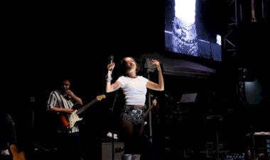 Zeynep Bastık Akşehir'de Sahne Aldı, Beklentileri karşılayamadı