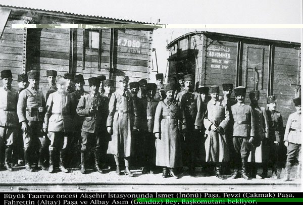 ATATÜRK İNÖNÜ’YE CUMHURİYETİ AKŞEHİR’DE TRENDE ANLATTI