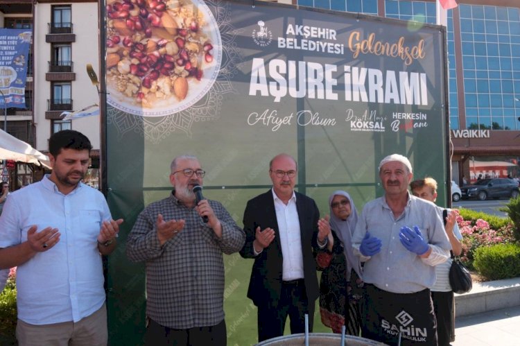 Aşurenin Bereketi Cumhuriyet Meydanı'nda Paylaşıldı