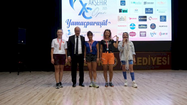 12. Akşehir XC Open’da Gökyüzünü Renklendiren Şampiyonlar Ödüllerini Aldı