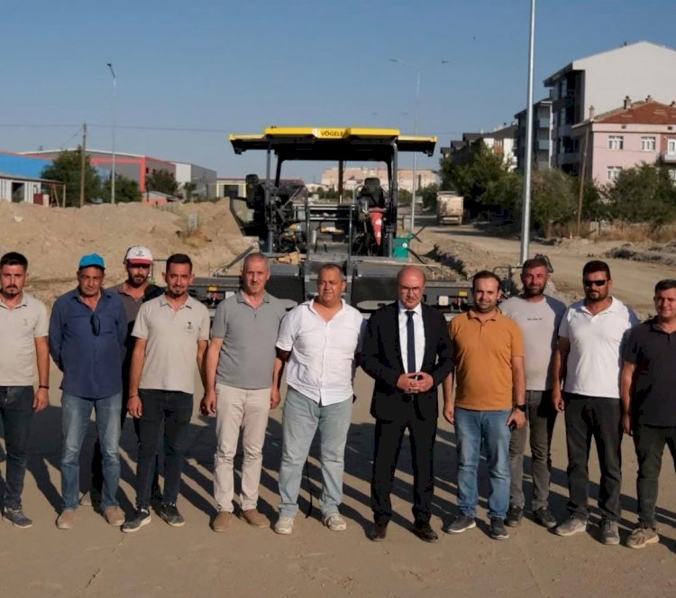 YENİ HASTANE CADDESİNDE KARAYOLLARI STANDARTLARINDA YOL ÇALIŞMASI