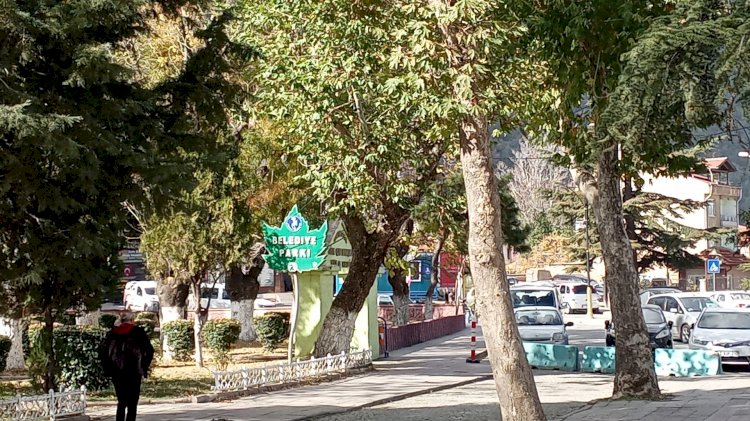 Belediye Parkı Yeniden Doğuyor: Selçuklu Esintili Kafeterya ve Amfitiyatro Geliyor!