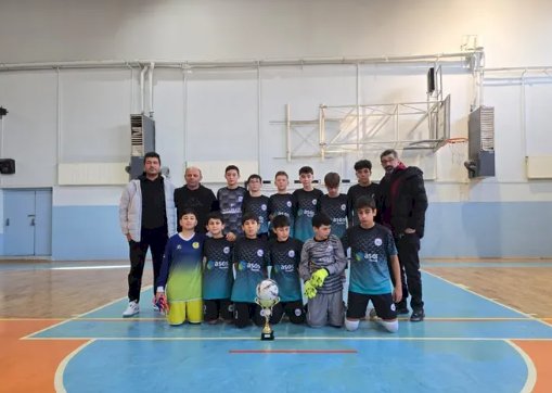 Bahçelievler Ortaokulu Yıldız Erkek Futsal Takımı Şampiyonlukla Taçlandı